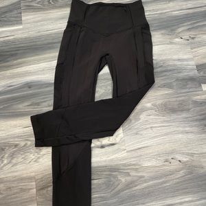 Lululemon Athletica crops size 4 pockets excellent A221